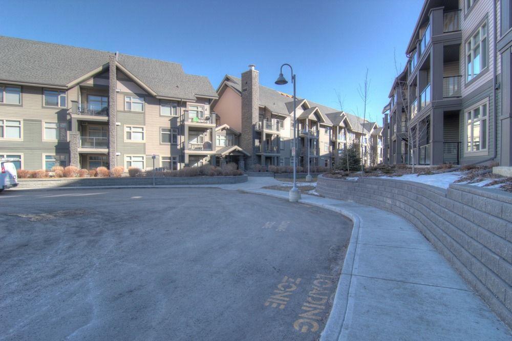Pinnacle Inn & Suites Aspen YYC Kültér fotó