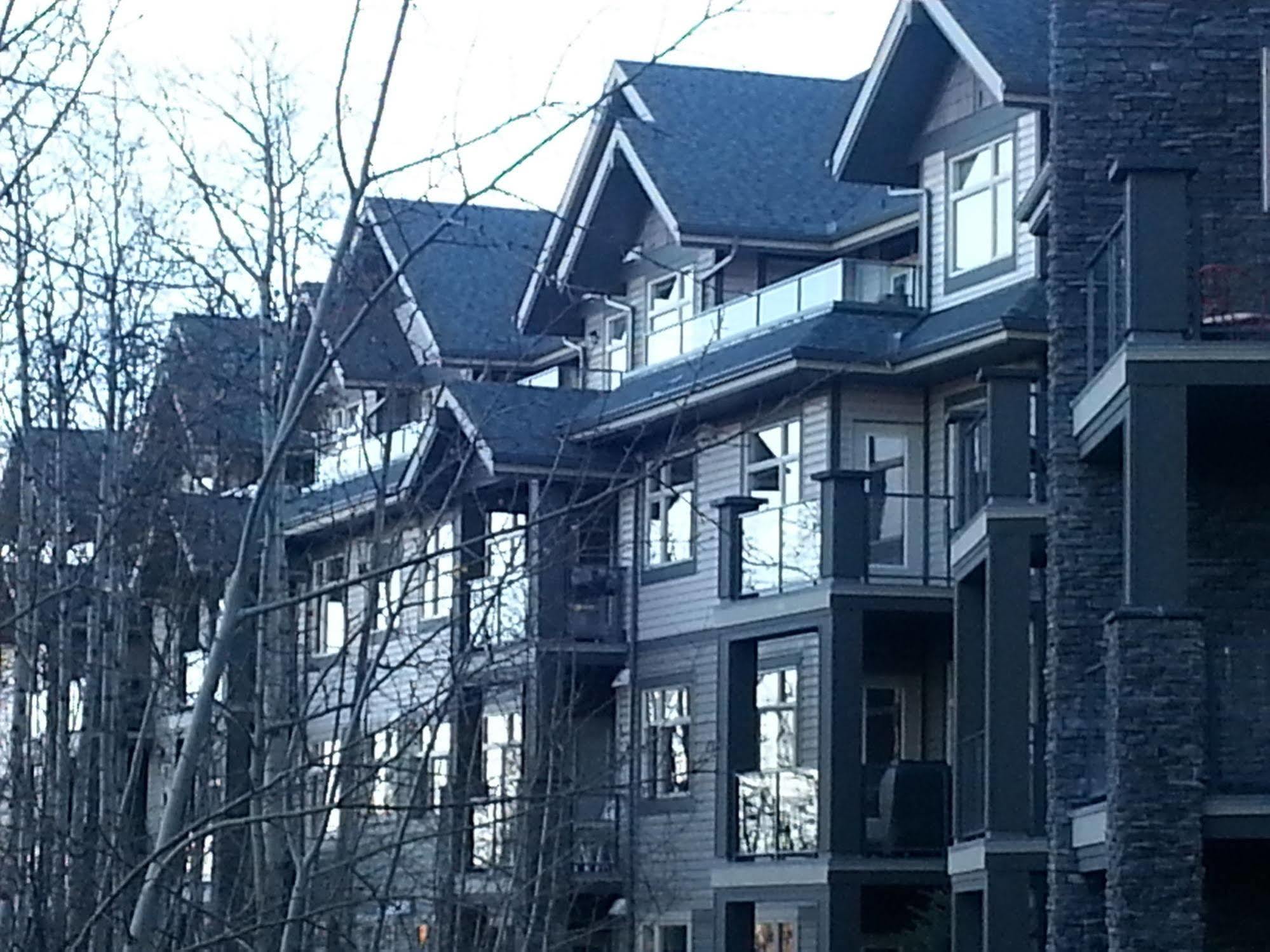 Pinnacle Inn & Suites Aspen YYC Kültér fotó