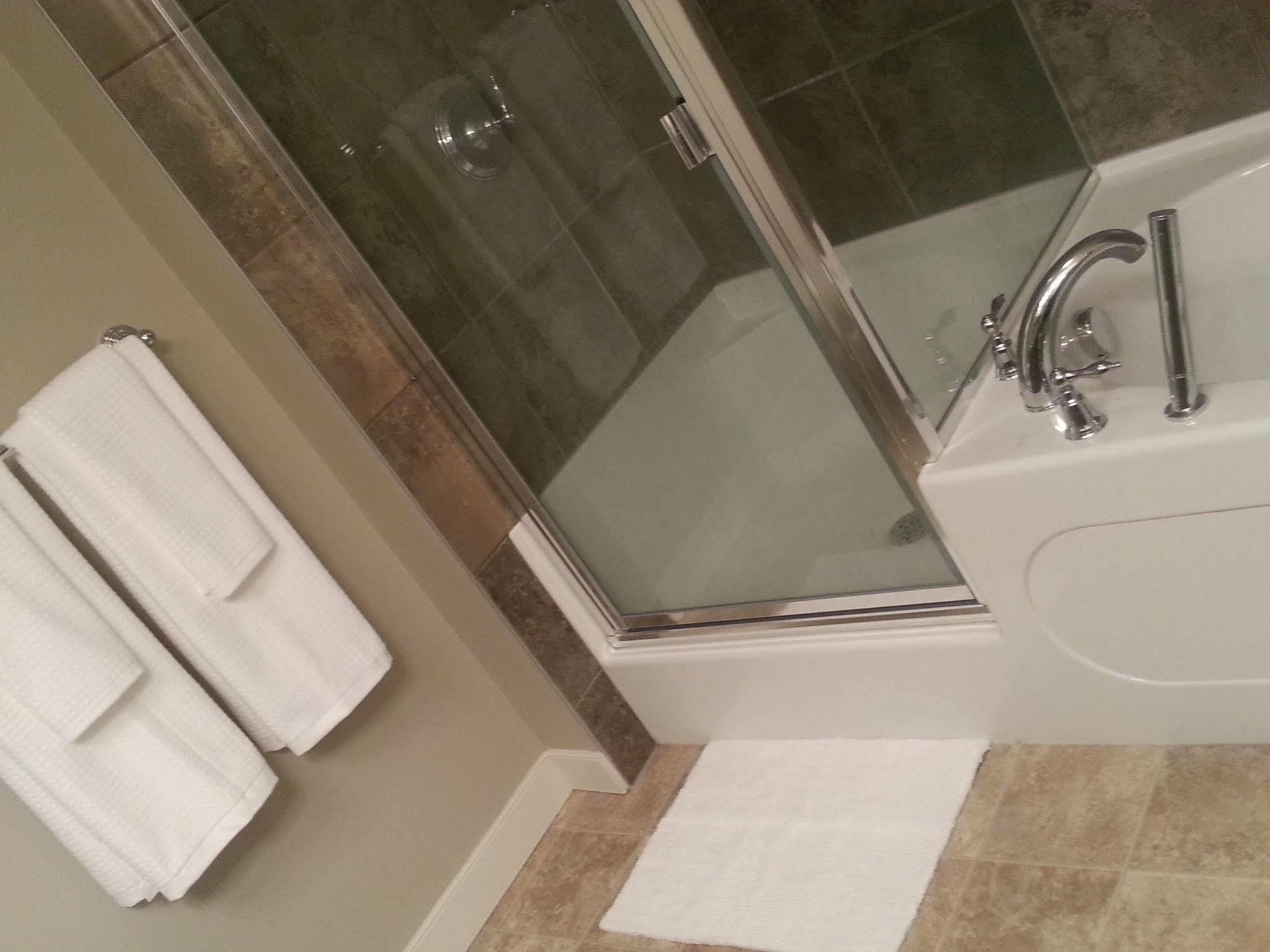 Pinnacle Inn & Suites Aspen YYC Kültér fotó