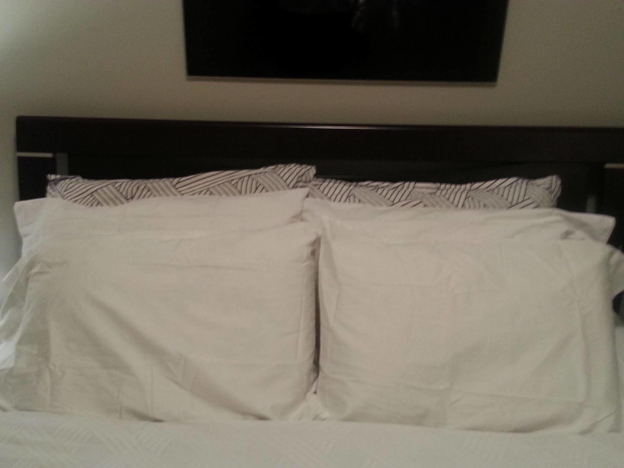 Pinnacle Inn & Suites Aspen YYC Kültér fotó